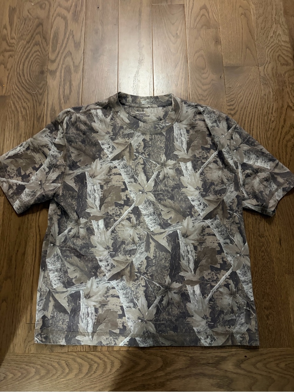 Hollister Men's Short-Sleeve Camo Leaf Print Shirt - Brown & Gray